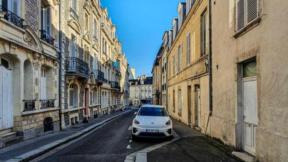 Charming Studio With View Of The Abbaye-Aux-Hommes Caen Bagian luar foto