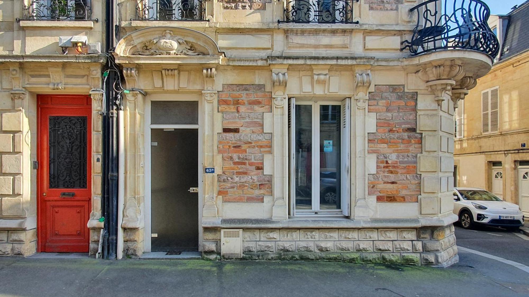 Charming Studio With View Of The Abbaye-Aux-Hommes Caen Ruang foto